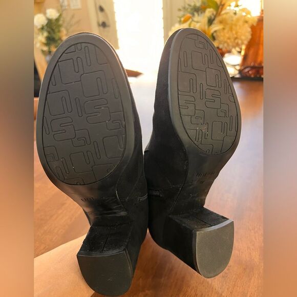 Unisa Black Faux Suede Block Heel Ankle Boots Zip Up Stretch Fit Round Toe 8 M - Picture 6 of 10